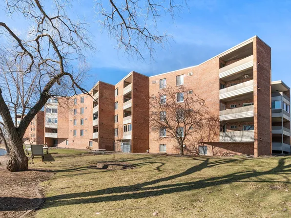 329 Geneva Ave N APT 402, Oakdale, MN 55128