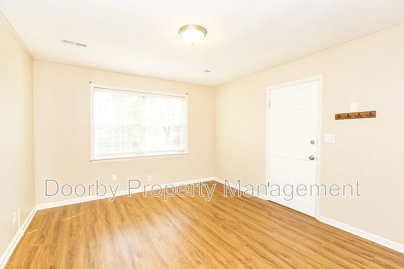 Building Photo - 207 Memorial Dr #3