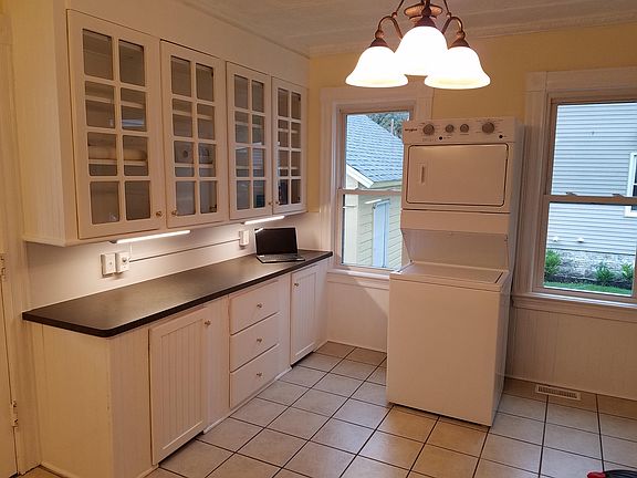 Plenty of cabinet and counter space in kitchen.