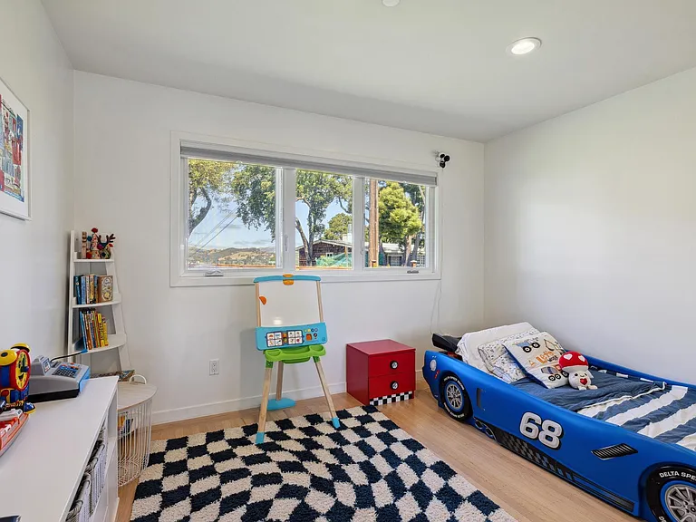 Guest / children's bedroom