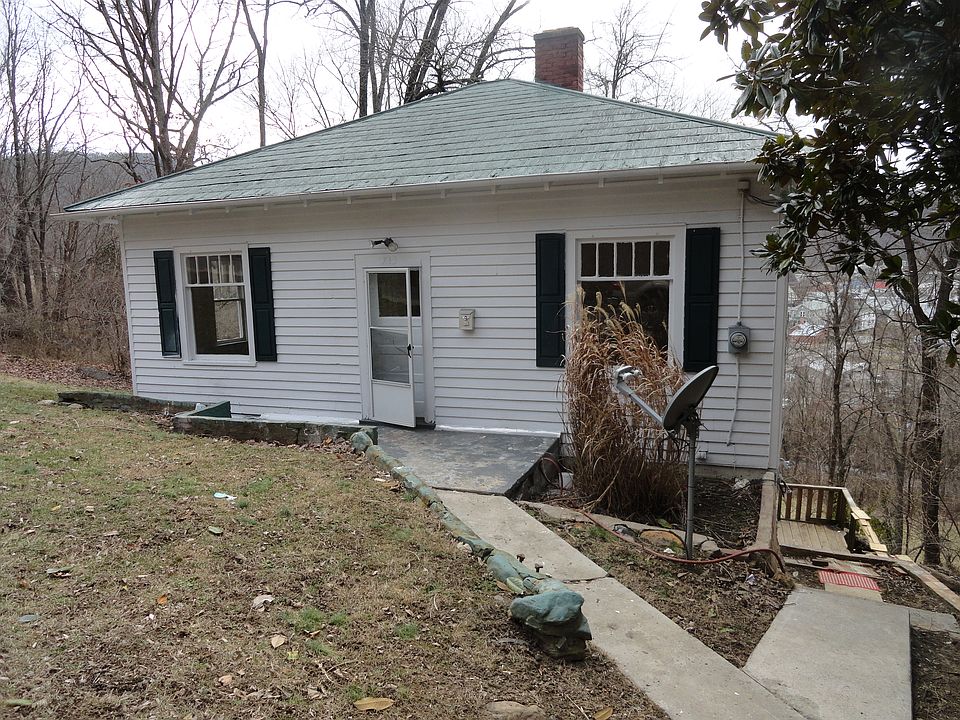 1st image of 713 Lowell St
