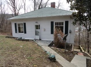 713 Lowell St, Clifton Forge, VA 24422