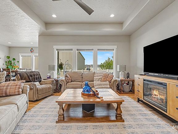 5th image of 2182 Austin Way