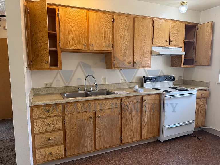 409 S 26th St #15 — Photo 8