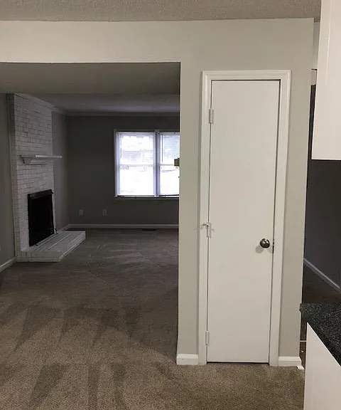 4405 Graceland Ct — Photo 10