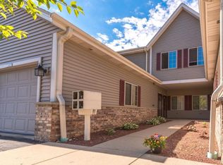 2049 Pine Ridge Ct, Grafton, WI 53024