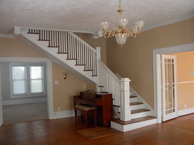 2nd image of 407 S Garden St