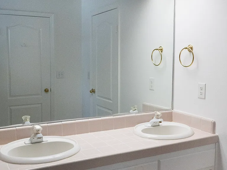 1044 E Manhattan Ave — Photo 24