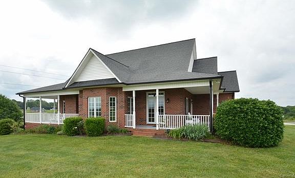 4th image of 2198 Carriage Ln