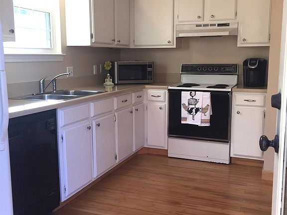 3rd image of 3336 Lakeside Pl
