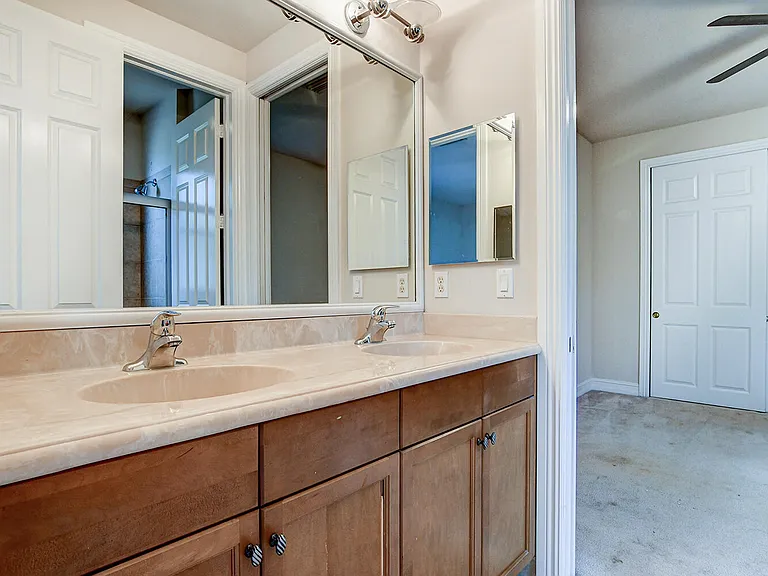 670 Edgebrook Ln — Photo 34
