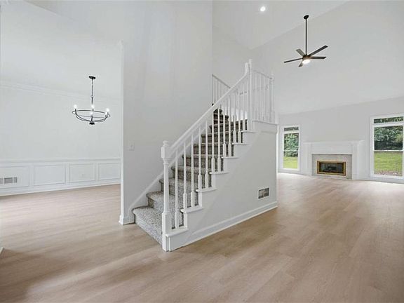 2nd image of 3580 Chartwell Blvd