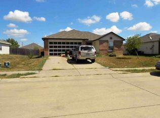 118 Live Oak Ln, Terrell, TX 75160