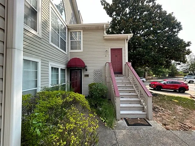 2 bed, 2.0 bath, 1469 sqft, $1,399 — Photo 2