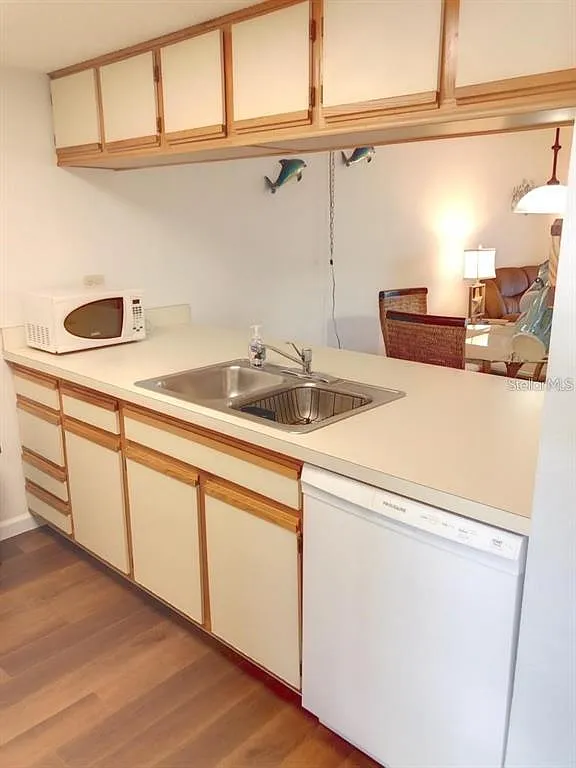 2 bed, 2.0 bath, 892 sqft, $3,000 — Photo 3