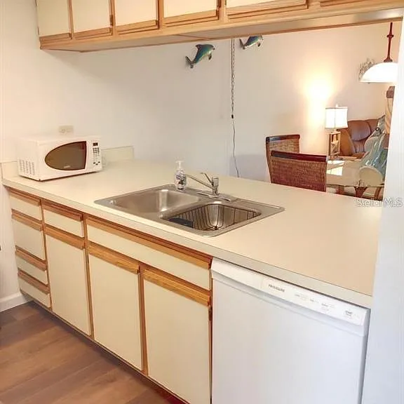 4056 Oakview Dr #E7 — Photo 3