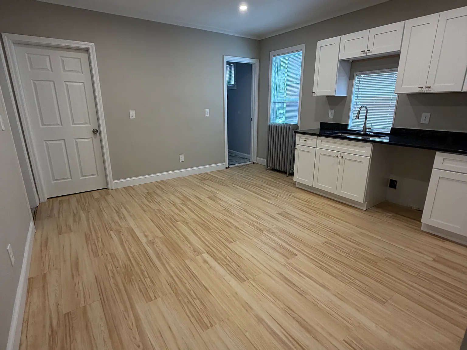 3 bed, 1200 sqft, $2,350 — Photo 2
