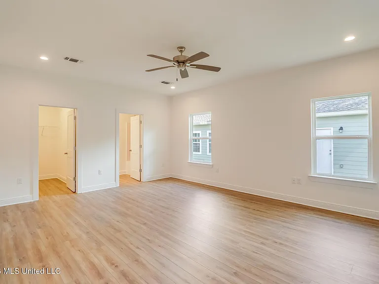 13469 Mary Ave — Photo 15