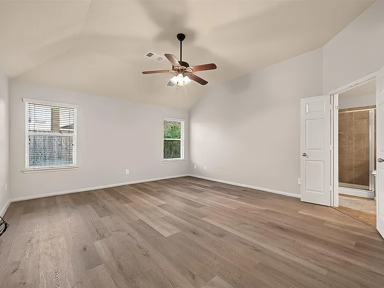 28207 Chalet Park Dr — Photo 35