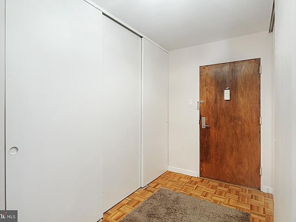 4th image of 604-36 S Washington Sq Unit 1512