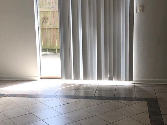 3rd image of 120 Southdown West Blvd APT 6