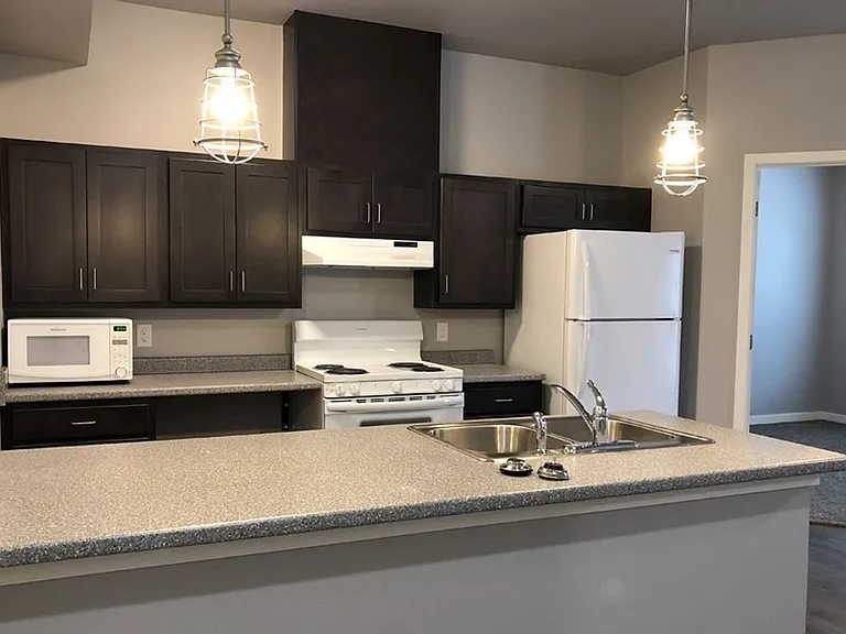 442 5th Ave SW #7 — Photo 1
