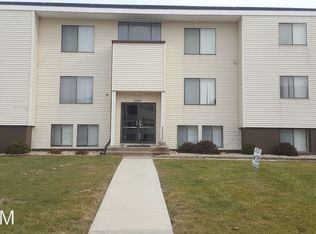 3729 W 9th St APT 12, Waterloo, IA 50702