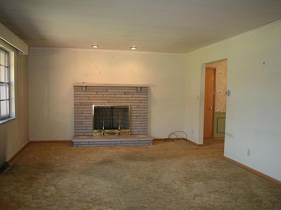 2nd image of 3499 Darbyshire Dr