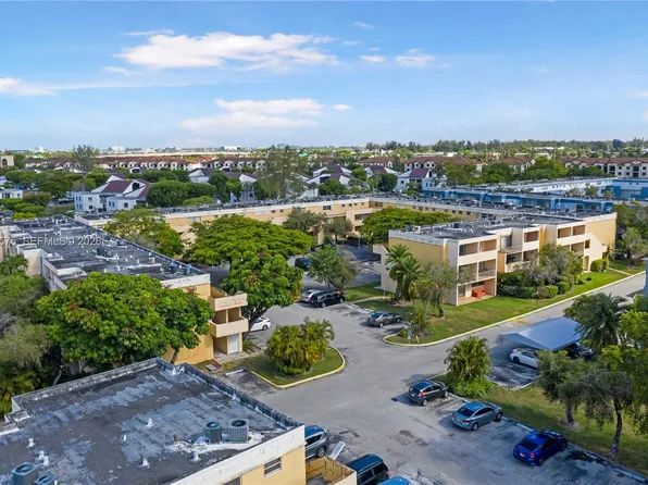 9371 Fontainebleau Blvd APT I201, Miami, FL 33172
