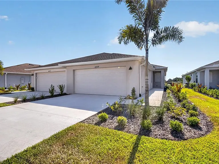 20559 Hazelnut Ct S — Photo 2