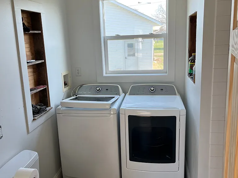 233 4th St NW — Photo 9