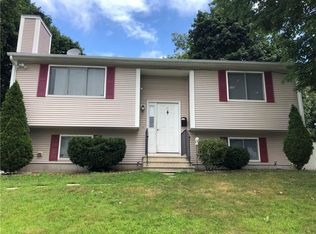 35 Ophelia St, Providence, RI 02909