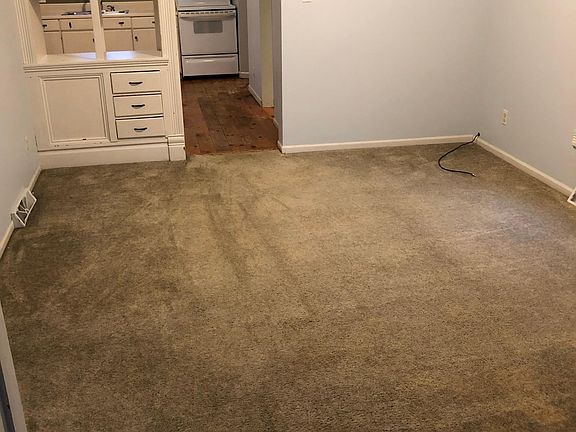 4th image of 217 S Jefferson St #1