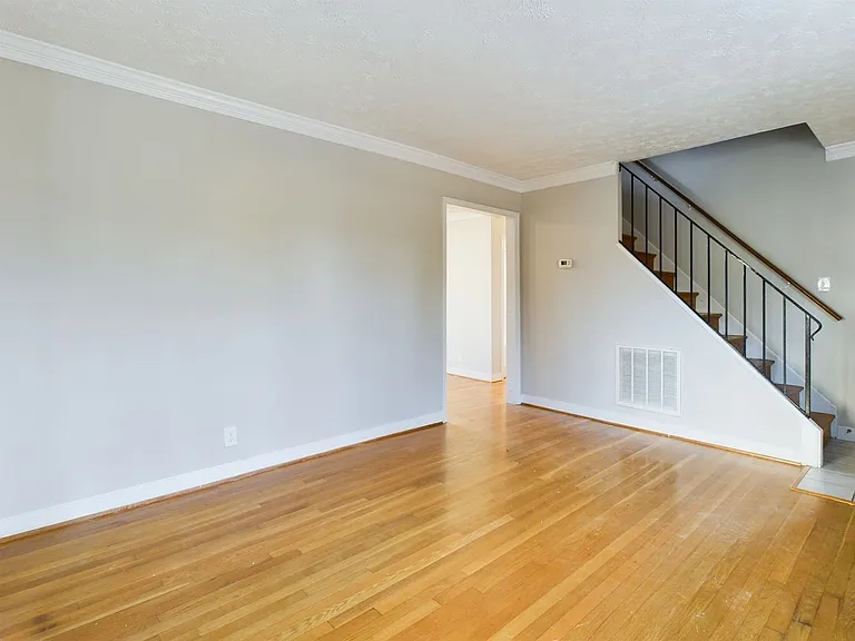 2513 Libbie Ave — Photo 4
