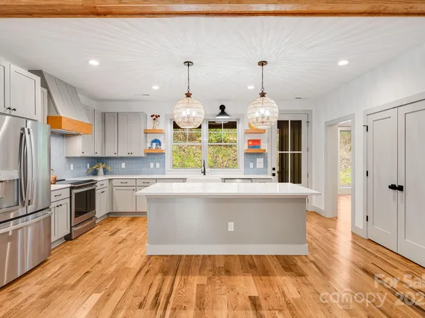 40 Jordan St, Hendersonville, NC 28739