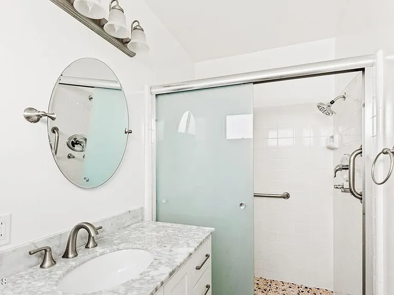 460 E Cypress Ave #C — Photo 7