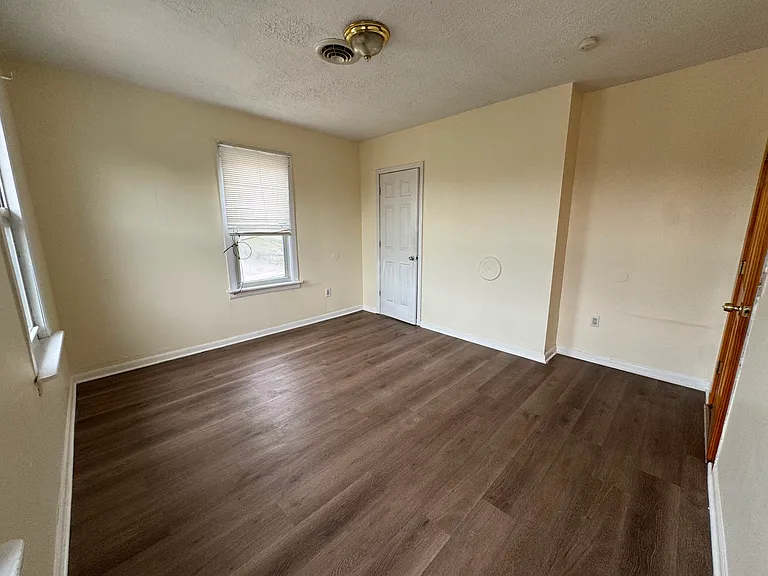 236 W Thames St #2 — Photo 6