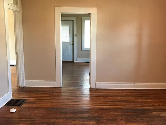 4th image of 521 W Queen St #523