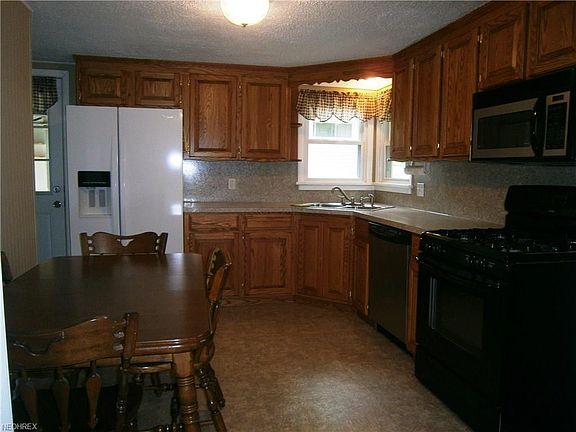 3rd image of 291 Maylawn Ave