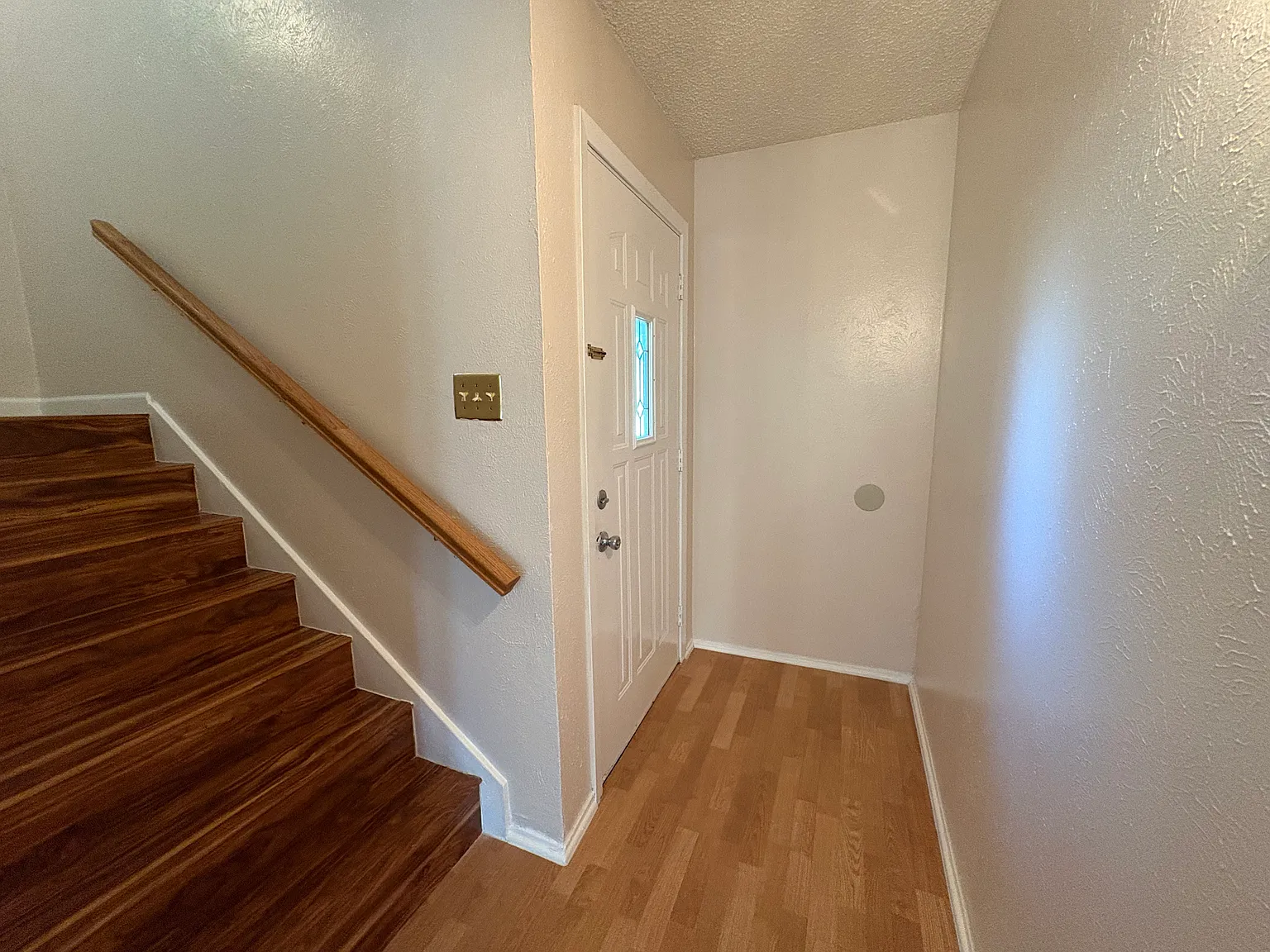 3 bed, 1400 sqft, $2,100 — Photo 3