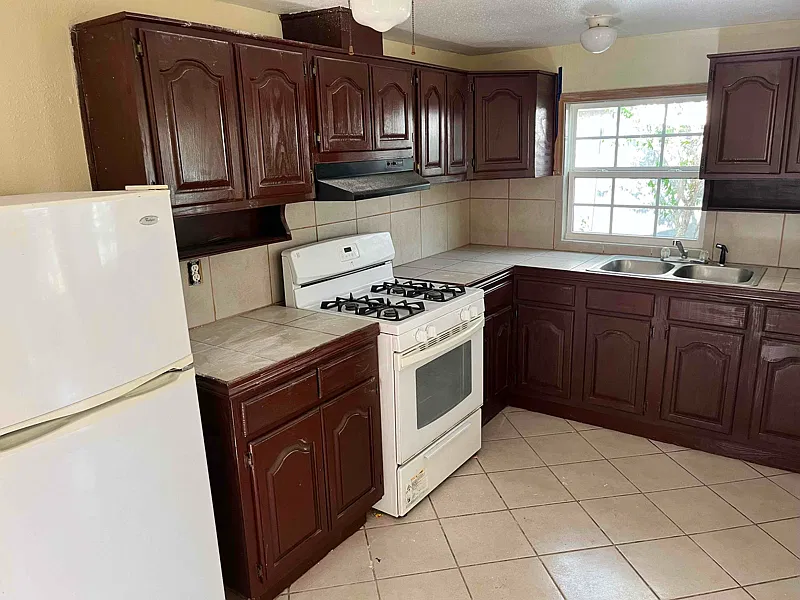 1 Bed 1 Bath Home For Rent — Photo 2