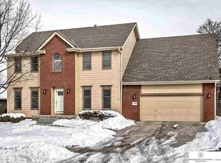 17504 J St, Omaha, NE 68135