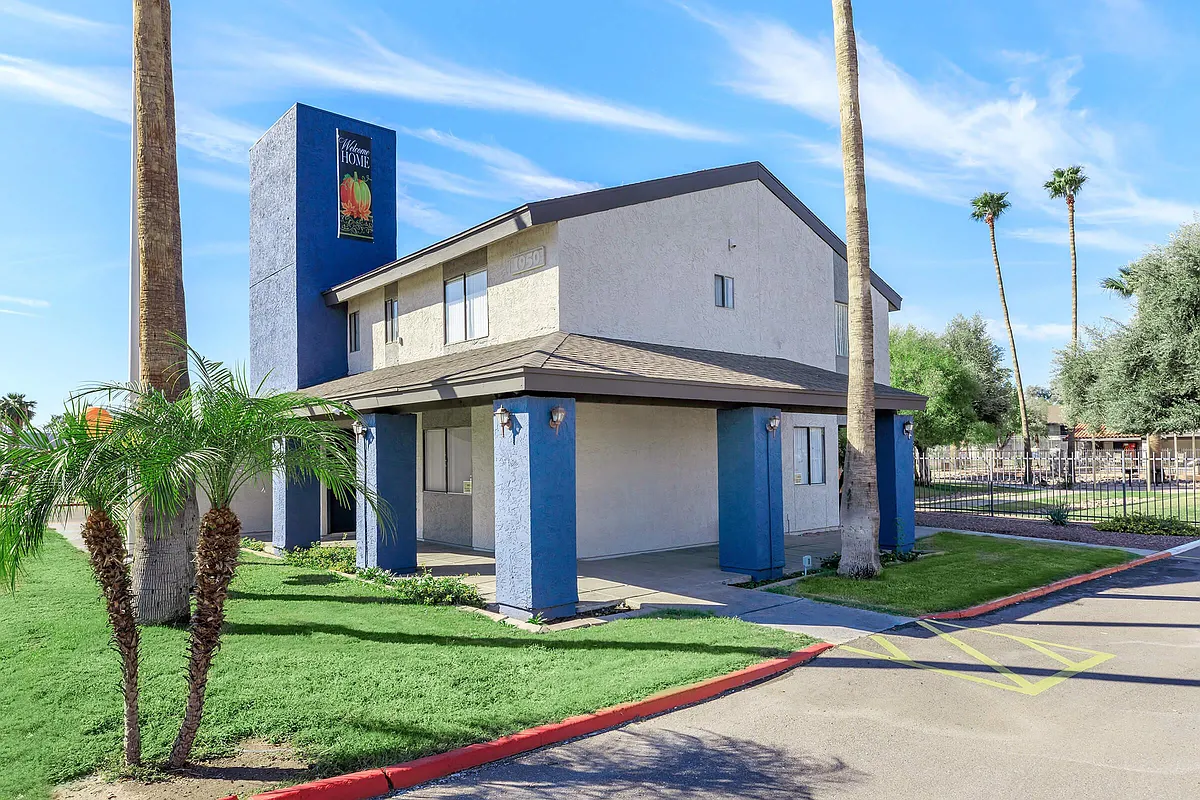 Building Photo - Los Vecinos Apartments
