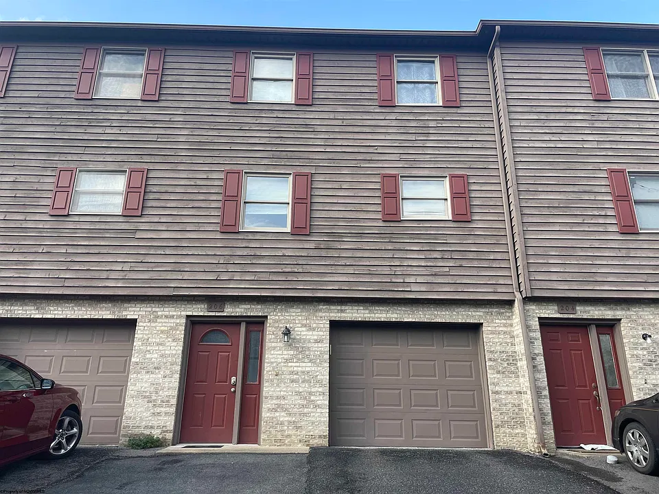 206 Stonegate Cir