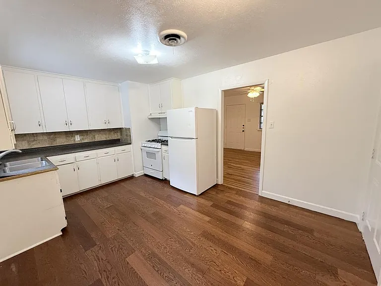 1005 S 11th St — Photo 11