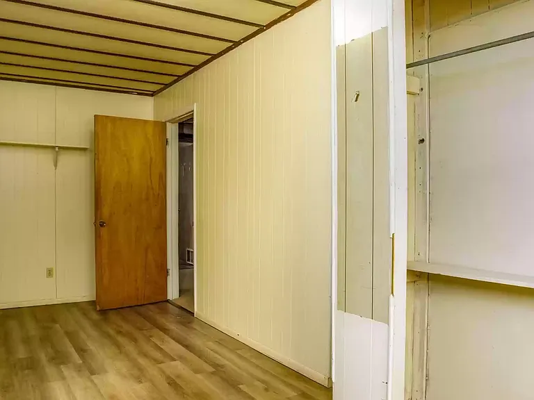 336 Stewart Street - B — Photo 10