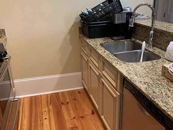 3rd image of 800 Saint Charles Ave #404