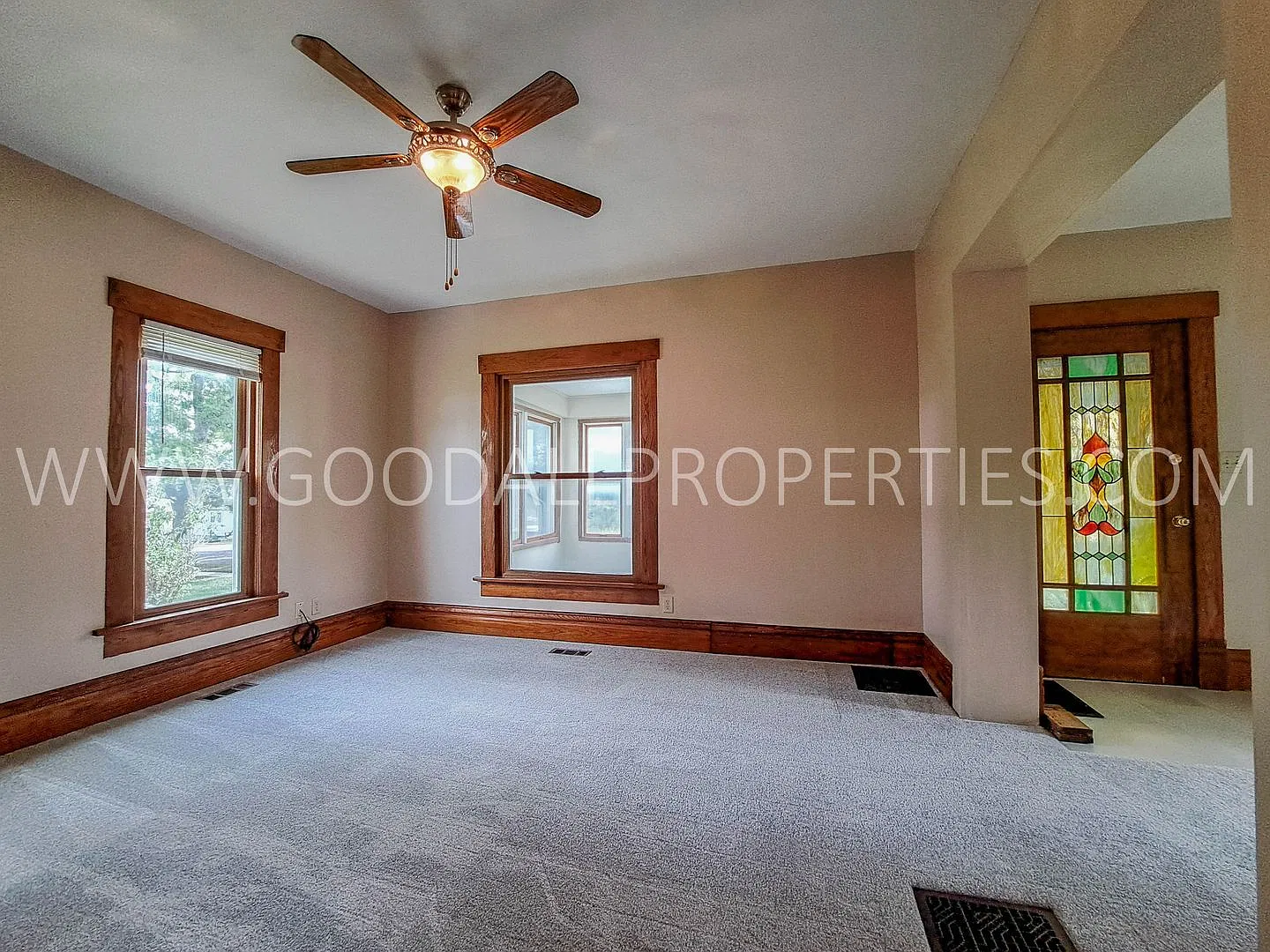 Spacious 4-Bedroom De Soto Home with Large Yard + Detached Garage — Photo 2