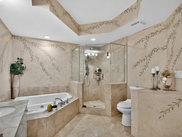 100 S Birch Rd #1003F — Photo 22