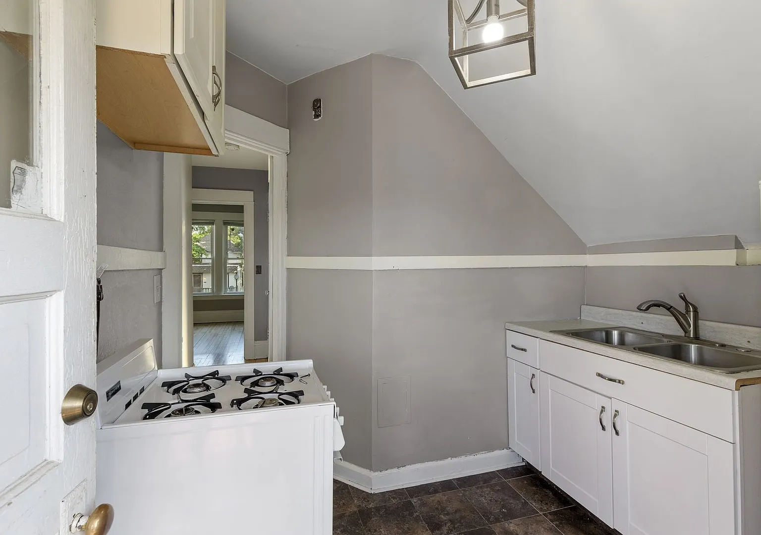 Charming 1 BR Upper Duplex in Heart of Northeast Minneapolis — Photo 3